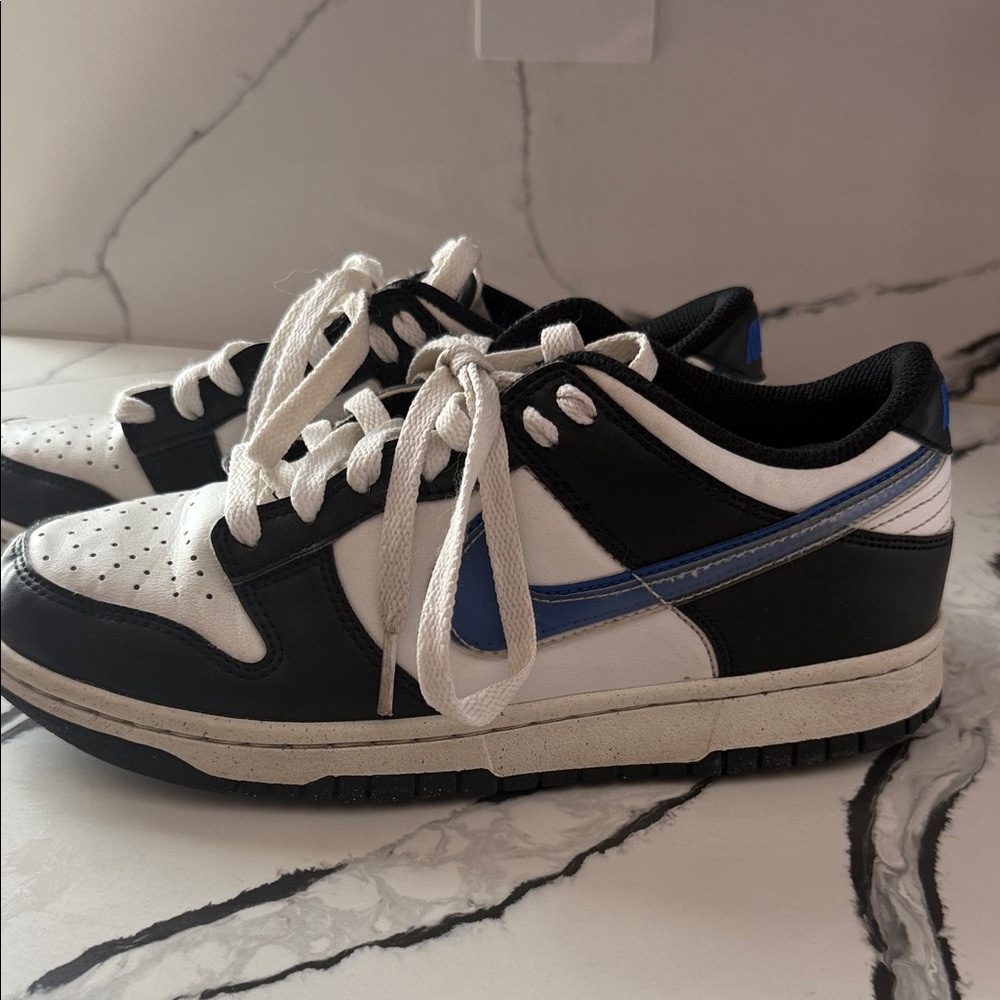 Nike Black and Blue Women's Sneakers
